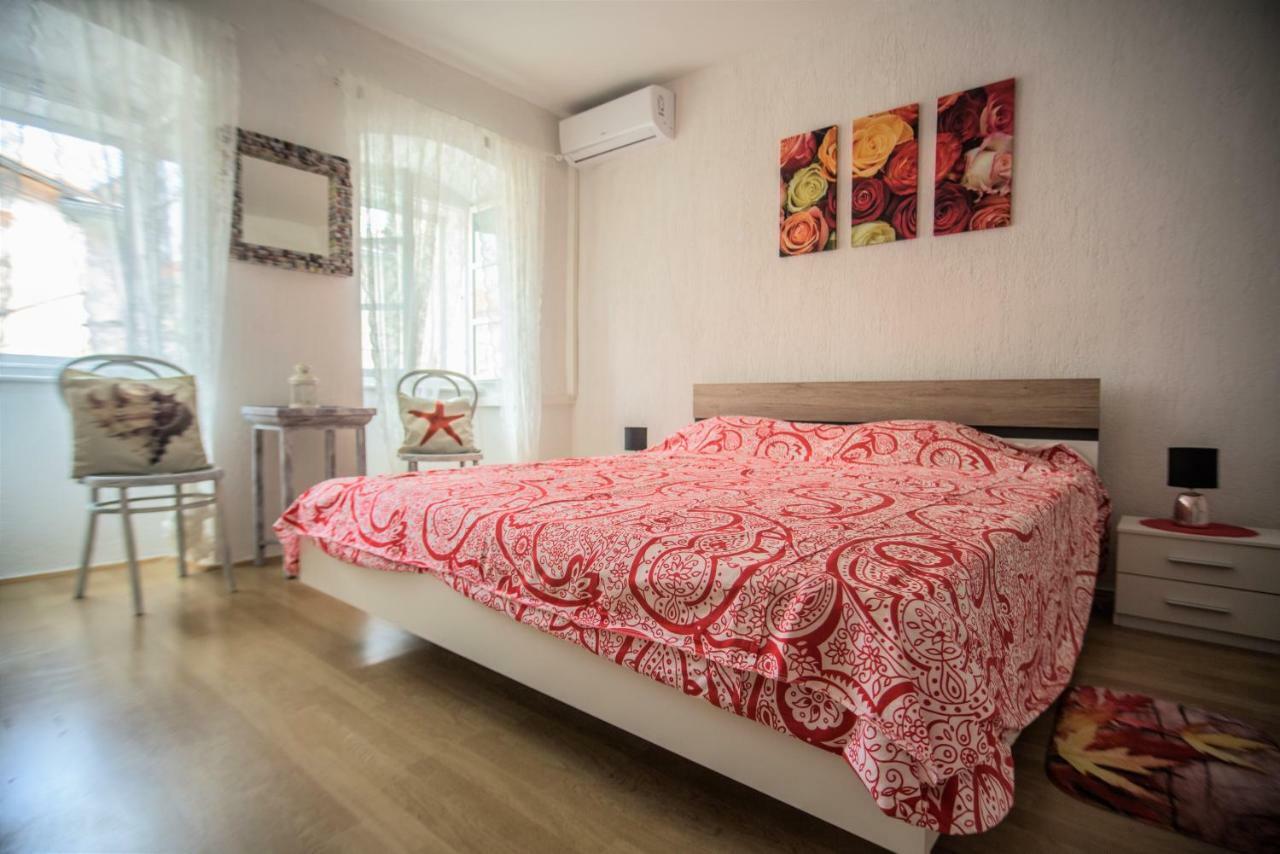 Apartment Dolores Cres Exterior photo